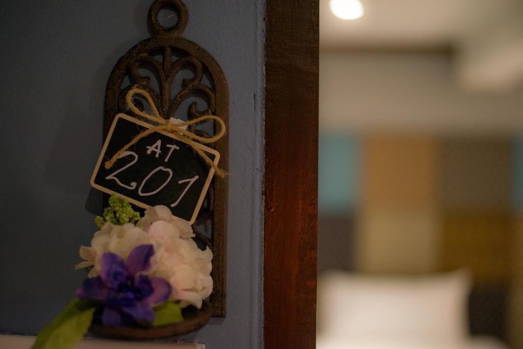 At Ease Bijou Hotell Chiang Mai Rum bild